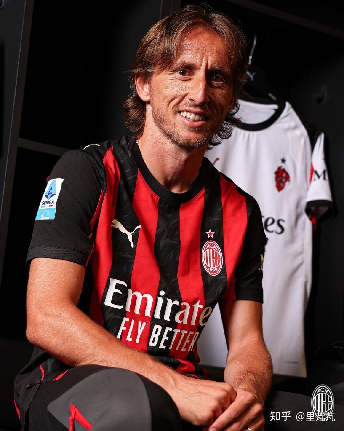 库里祝贺克莱三分命中数升至历史第四：耶，杀手！