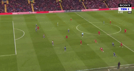 争议！阿森纳4500万红星推搡+用球砸利物浦重伤边卫 引爆两队冲突