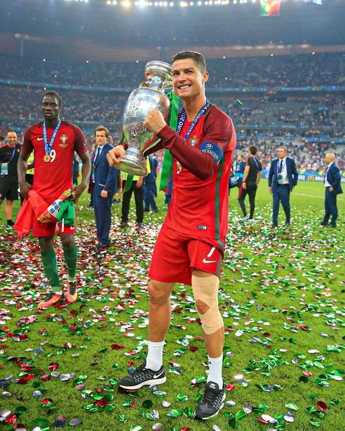 湖人拉锯战不败定律被破 “东詹”关键回合四次犯错