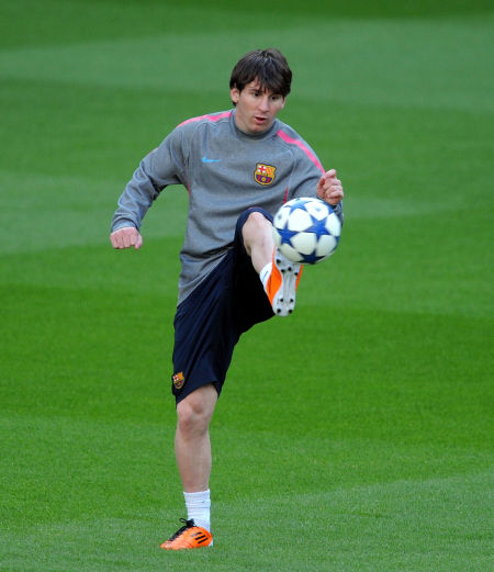 被追着打！王睿泽1分钟连续出现犯规 累计3次犯规被换下场