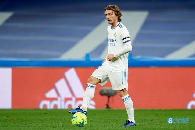 斯图加特vs法兰克福：努贝尔、昂达夫首发，堂安